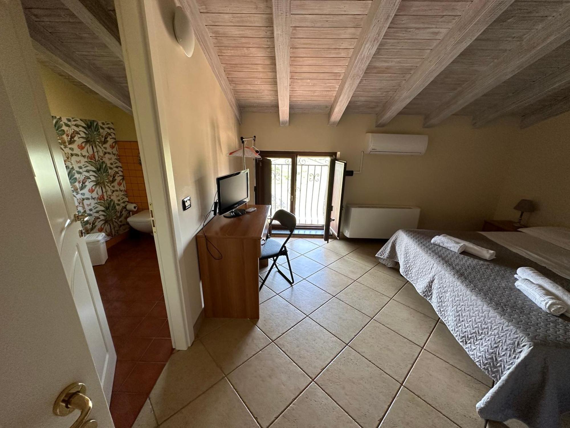 Hotel Ranch Simeto Paterno  Habitación foto